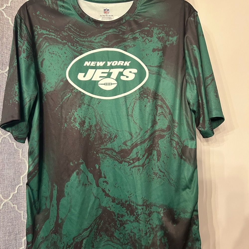 Jets kids XL polyester t shirt, new worn once